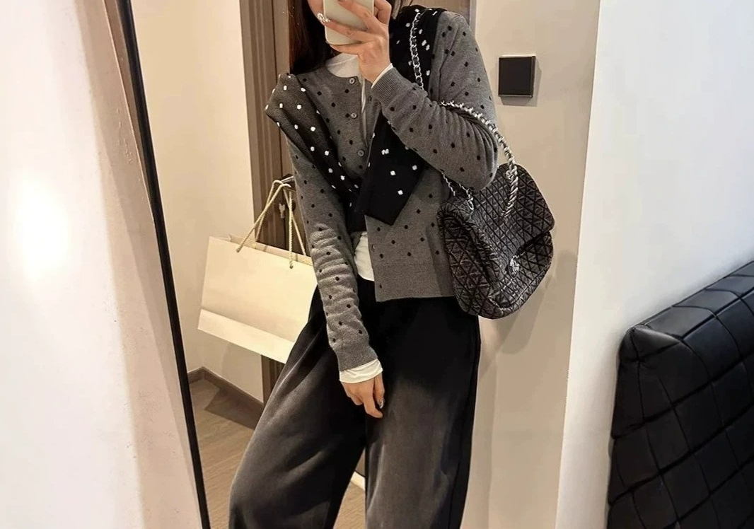 Crew Clothing Summer Jacket - เสื้อคาร์ดิแกนถักลายจุดสีเทา เสื้อผ้าผู้หญิงสำหรับฤดูใบไม้ร่วง เสื้อสเวตเตอร์คอวีทรงหลวมสไตล์หรูหรา