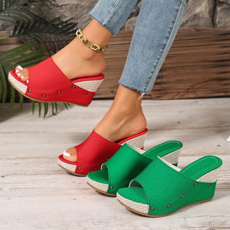 Espadrille Sandal Women - รองเท้าแตะส้นเตารีดแบบสวมสำหรับผู้หญิง รุ่นใหม่ประจำฤดูร้อนปี 2026 ตกแต่งด้วยหมุดโลหะ เหมาะสำหรับใส่ไปเที่ยวชายหาด สวมใส่สบายๆ
